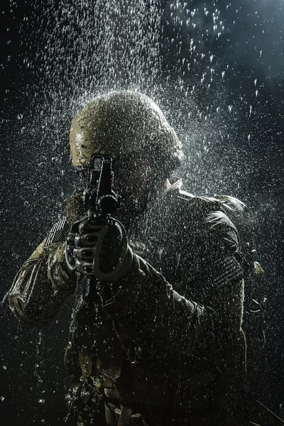 빗 속에서 군인 미국 육군 — 스톡 사진