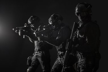 Spec ops officersswat polis