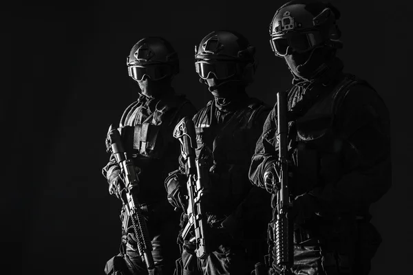 Oficiais de polícia de spec ops SWAT — Fotografia de Stock