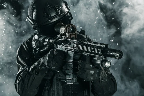 Oficer policji spec ops Swat — Zdjęcie stockowe