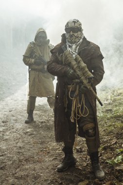 Nükleer kıyamet sonrası hayatta kalanlar.