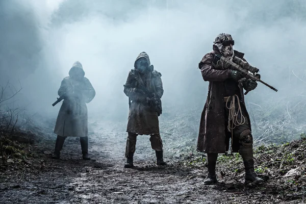 Nükleer kıyamet sonrası hayatta kalanlar.