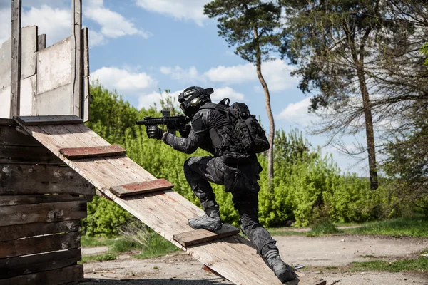 Oficer policji spec ops Swat — Zdjęcie stockowe