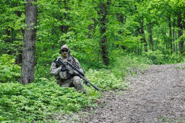 Yeşil bereliler keskin nişancı