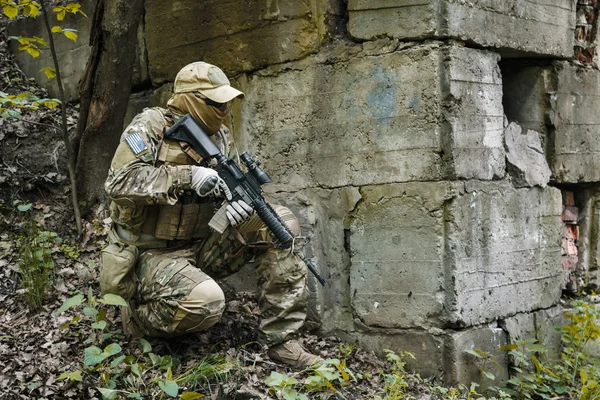 Oss armén grön basker — Stockfoto