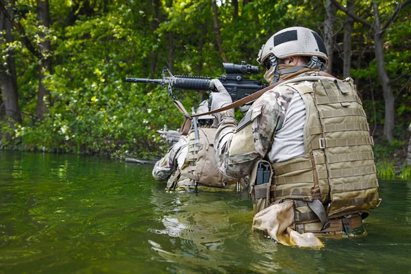 Bérets verts soldats en action — Photo