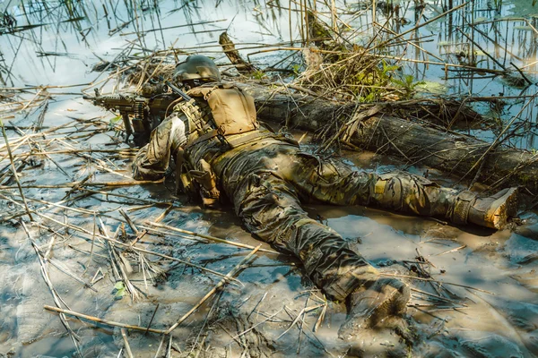 Zelený baret v akci — Stock fotografie