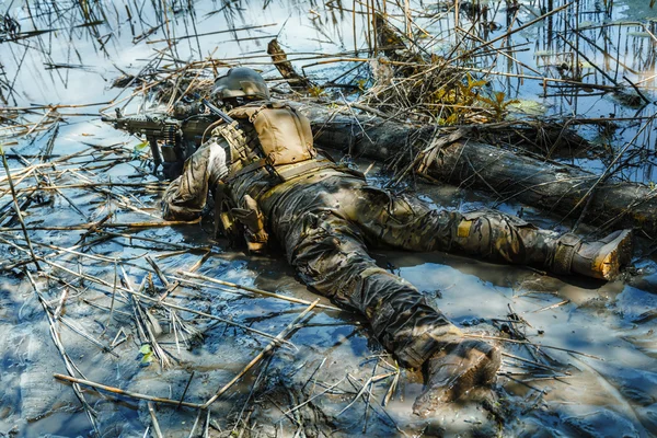 Zelený baret v akci — Stock fotografie