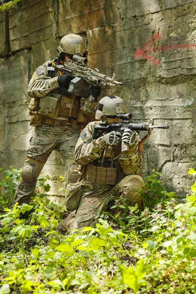 Soldados boinas verdes em ação — Fotografia de Stock