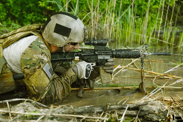 Berretto verde in azione — Foto Stock