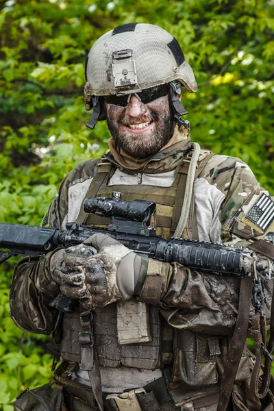 Groene baret in actie — Stockfoto