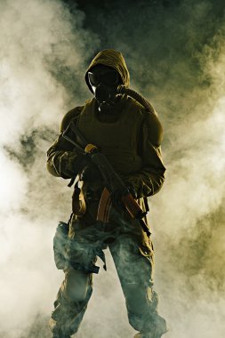 Stüdyo nükleer kurtulan silahla vurdu.