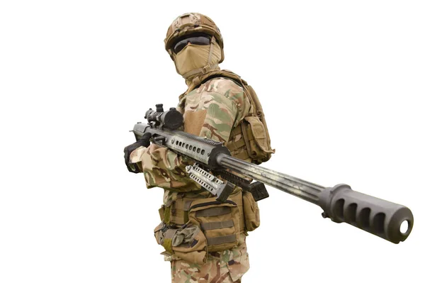 Uitgerust special forces soldaat geïsoleerd op witte achtergrond — Stockfoto