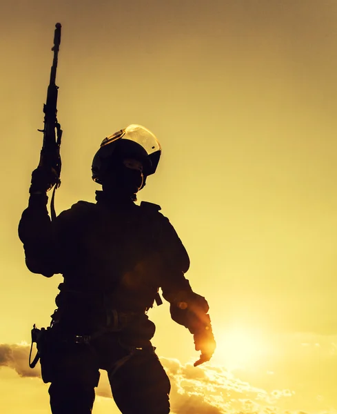 Police officer with weapons — Stock Photo, Image