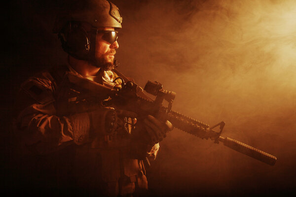 Бородатый солдат специального назначения
