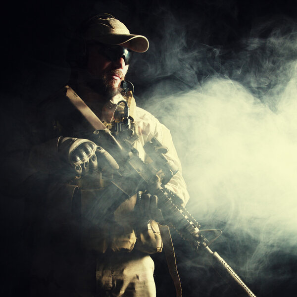 Бородатый солдат специального назначения
