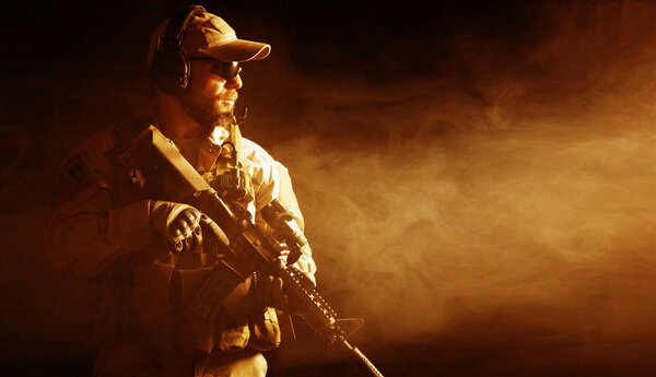 Бородатый солдат специального назначения
