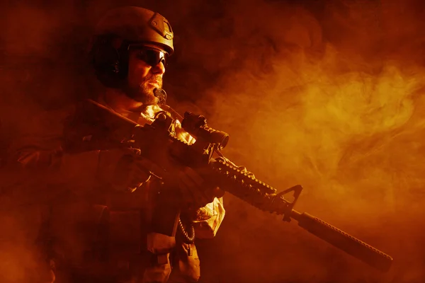 Skäggiga specialstyrkor soldat — Stockfoto