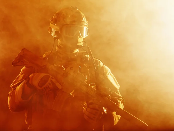 Special forces soldier in the fire — Stock Photo, Image