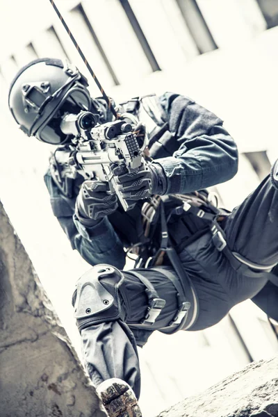 Tactical rappeling — Stock Photo, Image