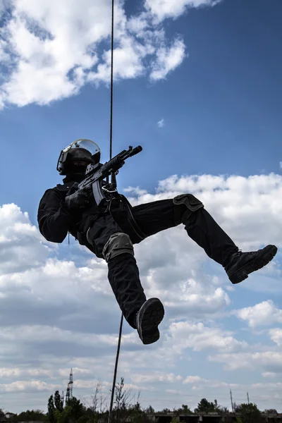 Rappeling assault — Stockfoto