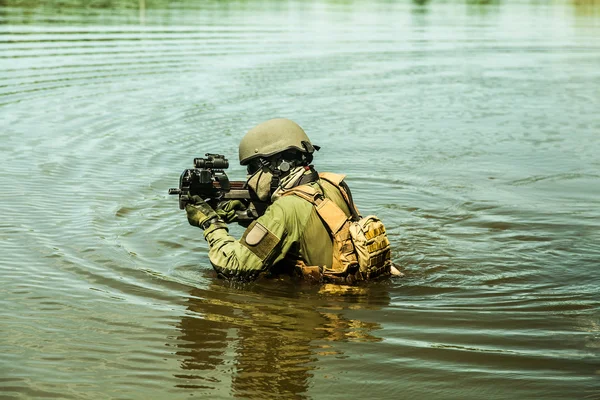 水の中の特殊部隊 — ストック写真