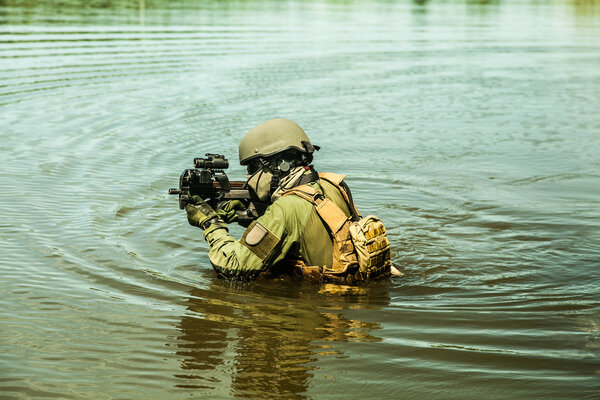 Спецназ в воде
