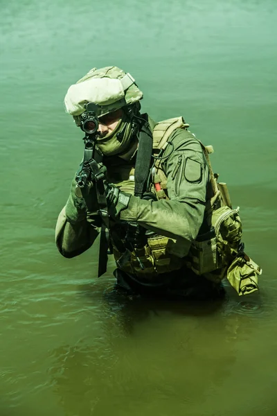 Speciale troepen in het water — Stockfoto