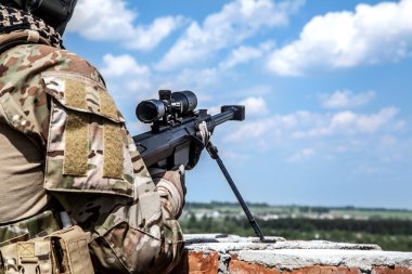 Ordu polisi keskin nişancı