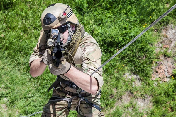 Rapel com armas — Fotografia de Stock