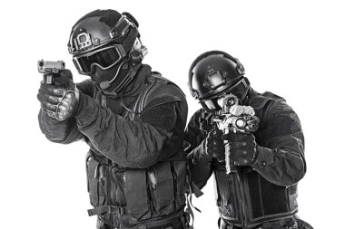 SWAT elemanları