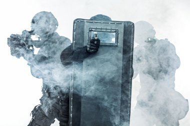 Polis memurları Swat