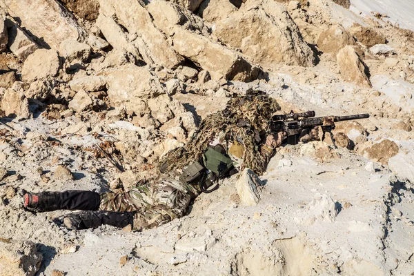 Guardabosques del ejército en las montañas —  Fotos de Stock