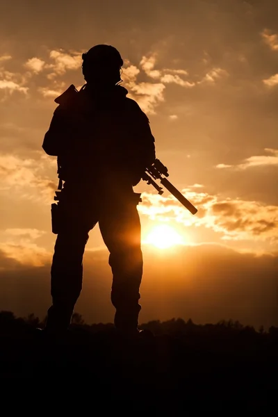 Guardabosques del ejército en las montañas — Foto de Stock