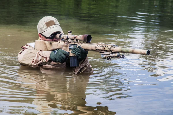 Overschrijden van de rivier — Stockfoto