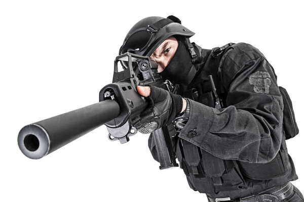 Офицер полиции спецназа
