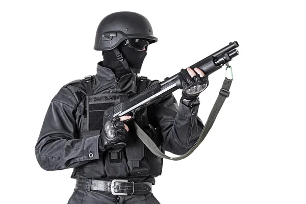 Polizist mit Schrotgewehr — Stockfoto
