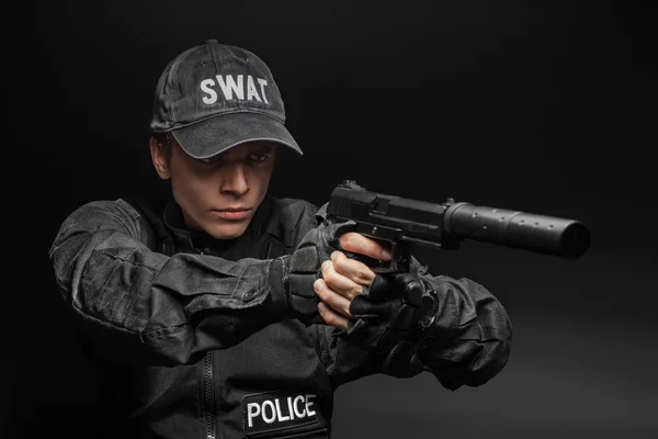 Policial da SWAT com pistola — Fotografia de Stock