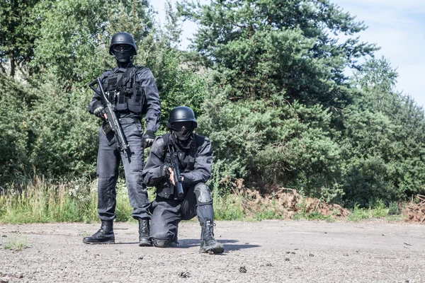 Policía de operaciones especiales SWAT — Foto de Stock