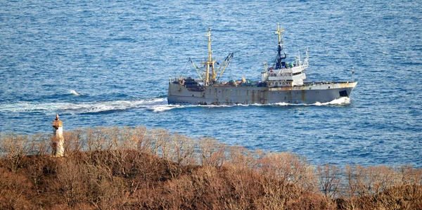 Vissersvaartuig ze terugkeerde naar harbor — Stockfoto