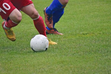 Futbol oyuncu tekme