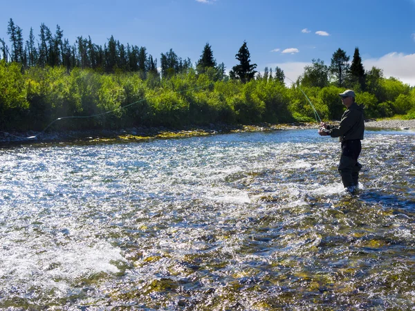 Een visser op de rivier — Stockfoto
