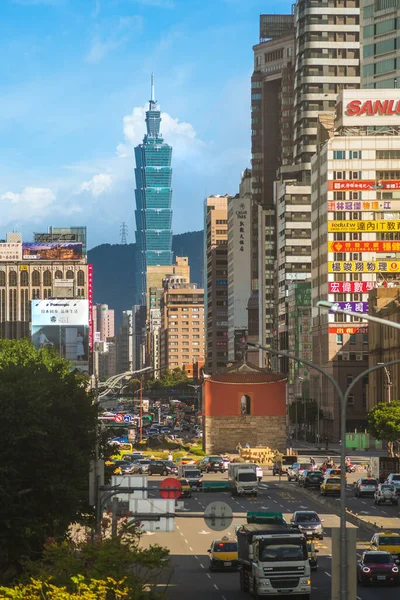 Noviembre 2020 Zhongxiao Road Con Taipei 101 Puerta Norte Bulevar — Foto de Stock