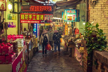19 Kasım 2020: Nanzhuang eski sokağı, Tayvan 'ın Miaoli ilçesinin Nanzhuang kasabasında eski bir sokaktır. Osmanthus Sokağı olarak da bilinir. En popüler hatırası Osmanthus şarabının erdemidir.