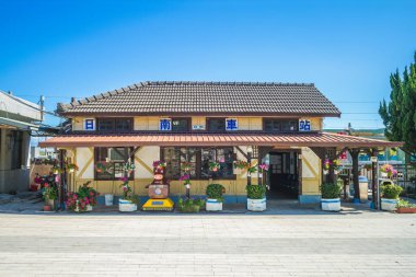 11 Kasım 2020: Tayvan 'ın Taichung kentindeki Rinan istasyonuna cephe manzarası. Batı Yakası Tayvan Demiryolları İdaresi üzerinde bulunan ahşap bir tren istasyonudur ve 11 Ekim 1922 'de açılmıştır..