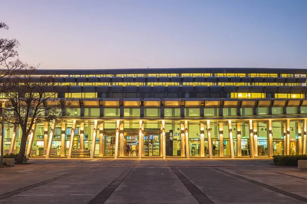 13 Ocak 2021: Yunlin istasyonu, Tayvan 'ın Yunlin İlçesi Huwei İlçesi' nde 1 Aralık 2015 tarihinde açıldı. Tayvan 'daki en güzel HSR istasyonu.