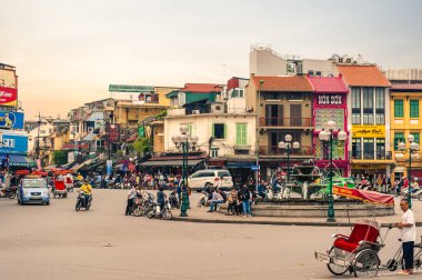 4 Nisan 2014: Dong Kinh Nghia Thuc Meydanı, Tonkin Serbest Okul Hareketi Meydanı olarak bilinir, Hanoi, Vietnam 'da Hoam Kiem Gölü yakınlarında. Vietnam 'da komünizmin alevlenmesine yardım eden bir hareketin adı verildi..
