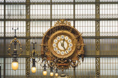 16 Haziran 2015: Müze dOrsay Clock, Victor Laloux, Paris, Fransa 'daki ana müze binası, Seine nehri kıyısında. 1898 ve 1900 yılları arasında inşa edilen eski tren istasyonunda yer almaktadır..