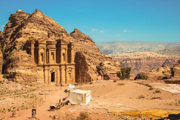 Фасад Deir Монастырь Расположенный Петре Иордания — стоковое фото