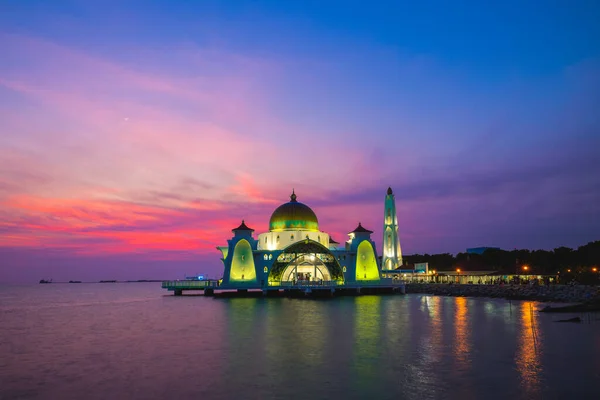 Masjid Selat Melaka Pływający Meczet Malacca Malezja Zmierzchu — Zdjęcie stockowe